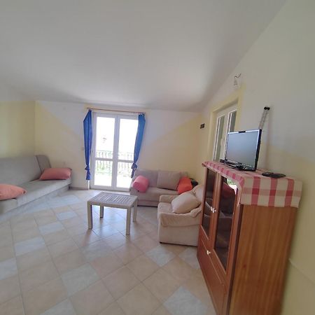Apartment Sutalo Stomorska Eksteriør billede